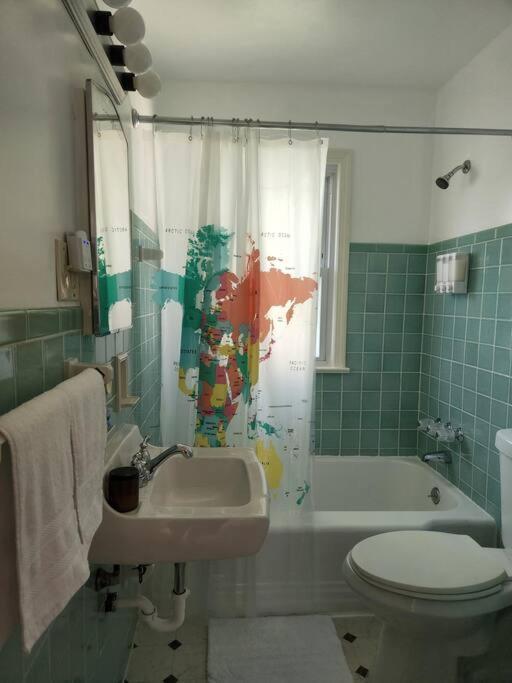 Cozy House Near Lake Erie, 10 Minutes To Downtown. Кливланд Екстериор снимка