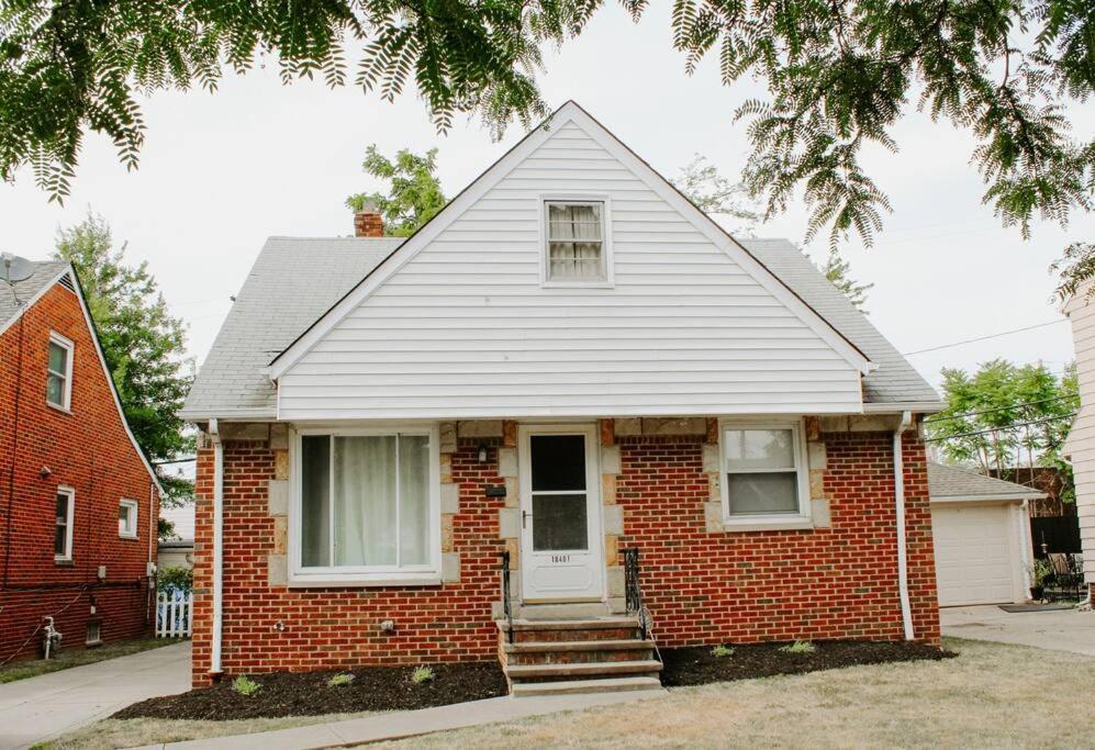 Cozy House Near Lake Erie, 10 Minutes To Downtown. Кливланд Екстериор снимка