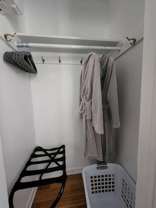 Cozy House Near Lake Erie, 10 Minutes To Downtown. Кливланд Екстериор снимка