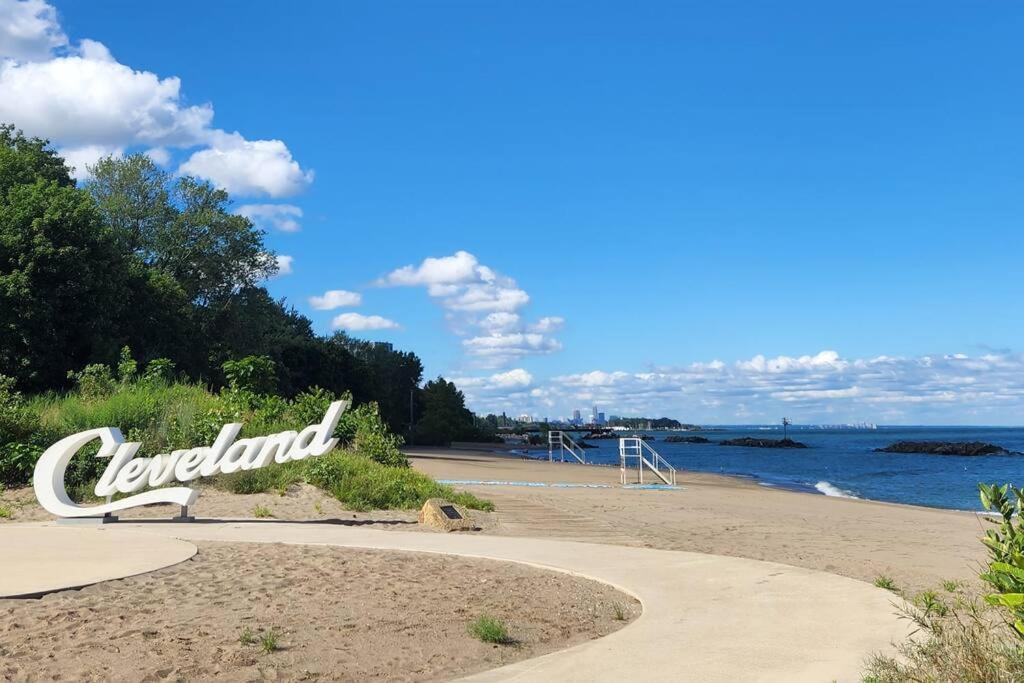Cozy House Near Lake Erie, 10 Minutes To Downtown. Кливланд Екстериор снимка